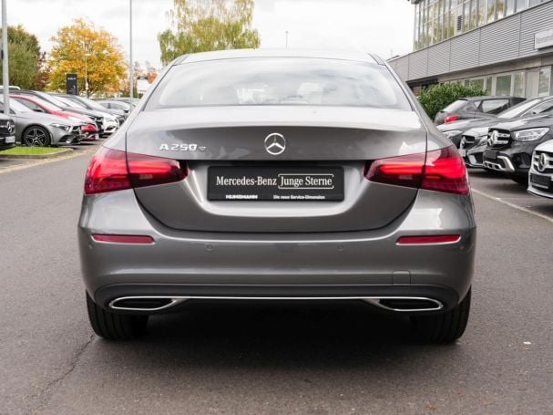 Mercedes-Benz A 250 e Limousine Progressive NP 51.878 Panorama