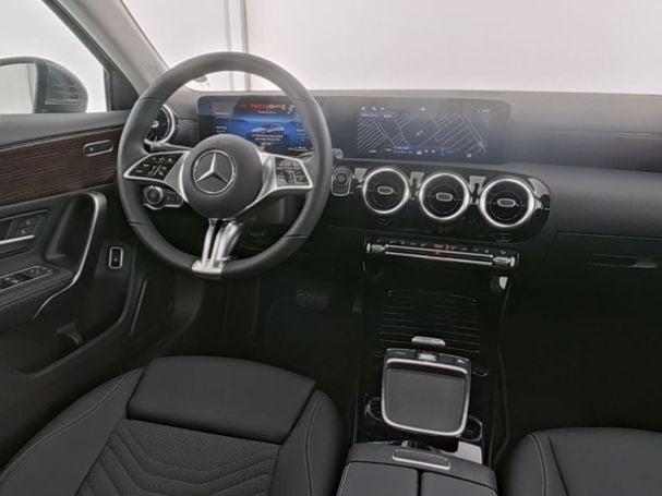 Mercedes-Benz A 250 e Limousine Progressive NP 51.878 Panorama Mercedes-Benz A 250 e Limousine Progressive NP 51.878 Panorama