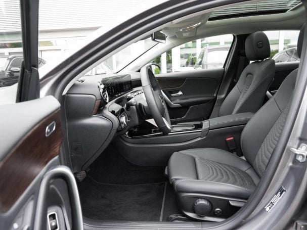 Mercedes-Benz A 250 e Limousine Progressive NP 51.878 Panorama