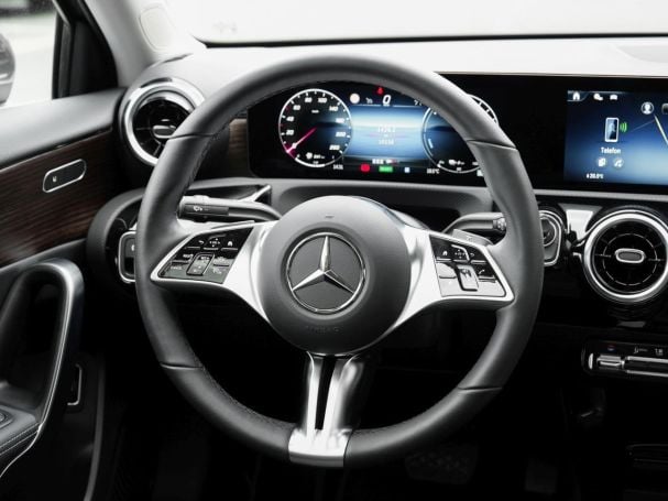 Mercedes-Benz A 250 e Limousine Progressive NP 51.878 Panorama