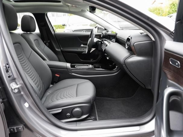 Mercedes-Benz A 250 e Limousine Progressive NP 51.878 Panorama