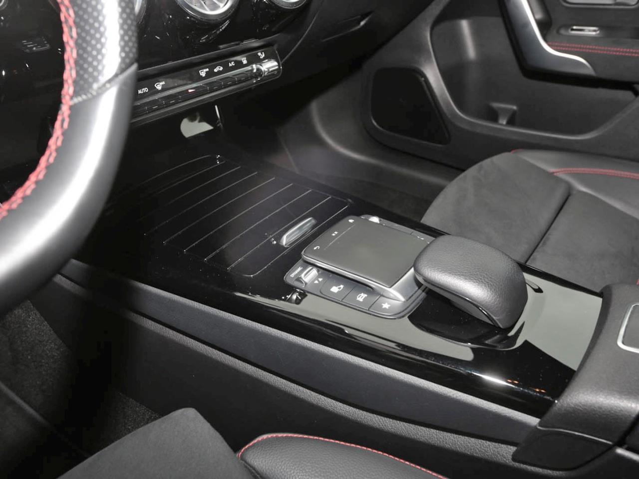 Mercedes-Benz A 250 e Limousine AMG Night Navi Panorama Kamera