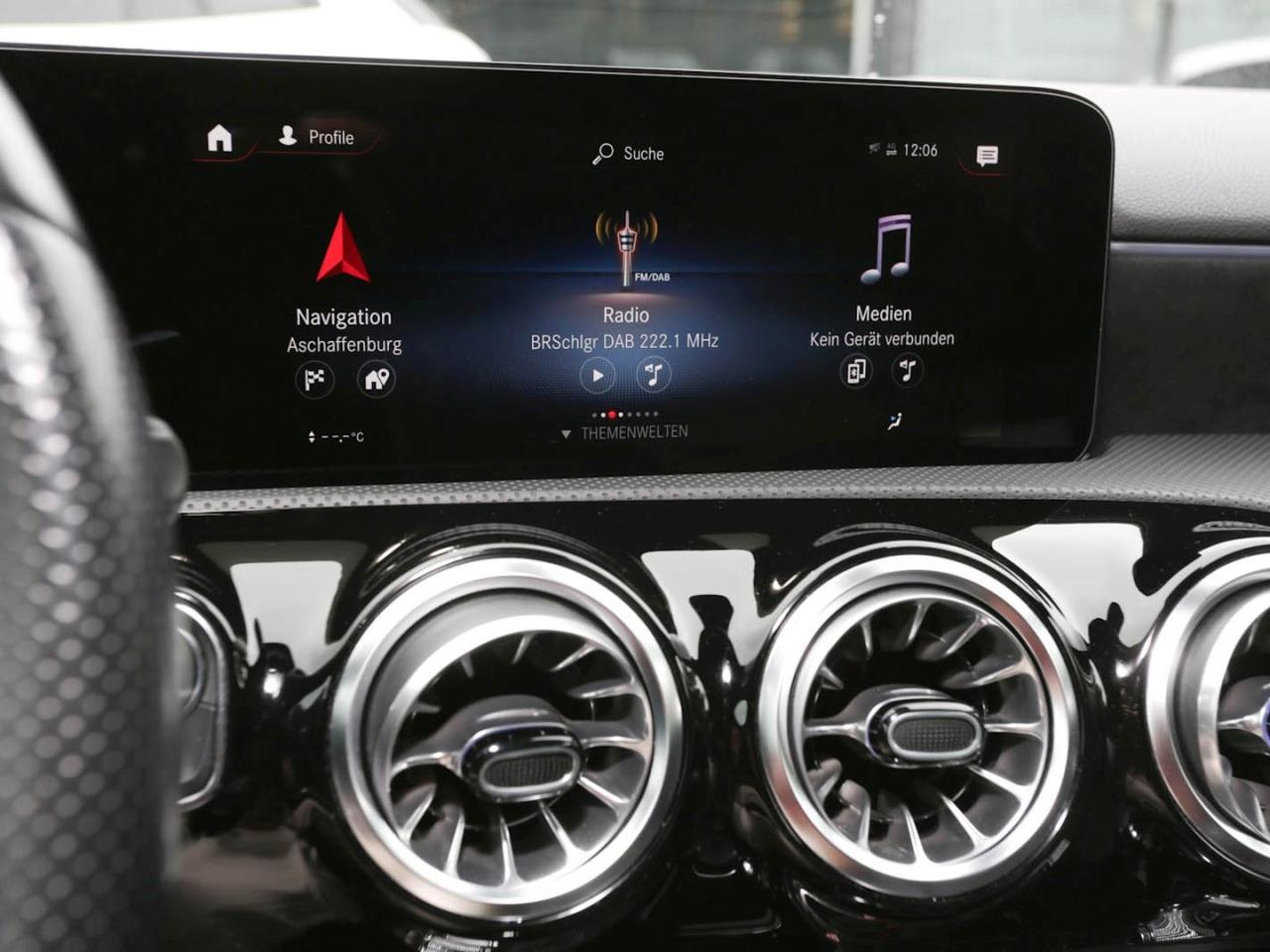 Mercedes-Benz A 250 e Limousine AMG Night Navi Panorama Kamera Mercedes-Benz A 250 e Limousine AMG Night Navi Panorama Kamera