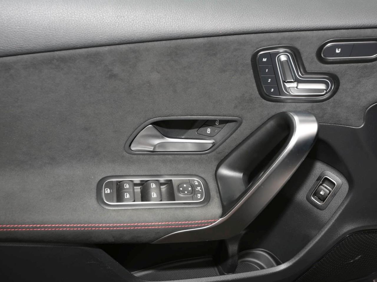 Mercedes-Benz A 250 e Limousine AMG Night Navi Panorama Kamera Mercedes-Benz A 250 e Limousine AMG Night Navi Panorama Kamera