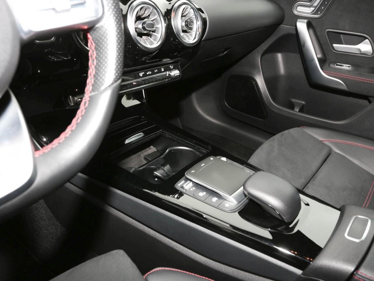 Mercedes-Benz A 250 e Limousine AMG Night Navi Panorama Kamera