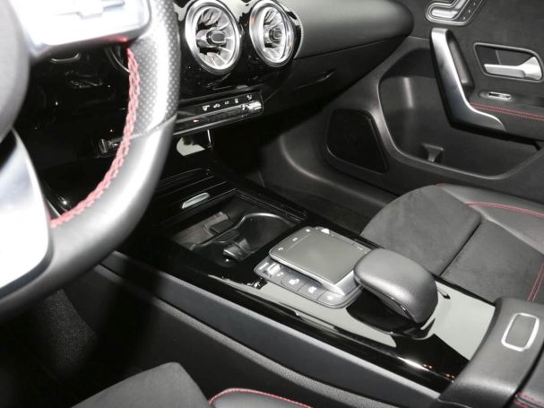 Mercedes-Benz A 250 e Limousine AMG Night Navi Panorama Kamera Mercedes-Benz A 250 e Limousine AMG Night Navi Panorama Kamera