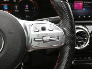 Mercedes-Benz A 250 e Limousine AMG Night Navi Panorama Kamera Mercedes-Benz A 250 e Limousine AMG Night Navi Panorama Kamera