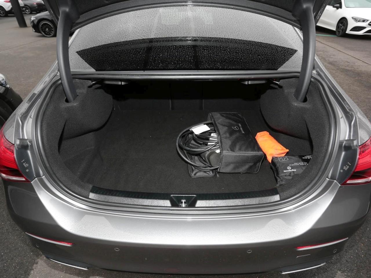 Mercedes-Benz A 250 e Limousine AMG Night Navi Panorama Kamera