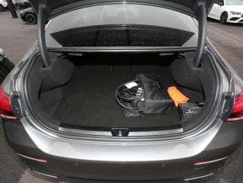 Mercedes-Benz A 250 e Limousine AMG Night Navi Panorama Kamera Mercedes-Benz A 250 e Limousine AMG Night Navi Panorama Kamera