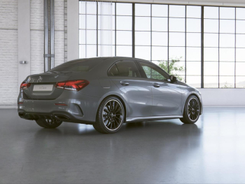 Mercedes-Benz A 250 e Limousine AMG Night Panorama Kamera Spur