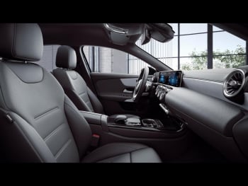 Mercedes-Benz A 250 e Limousine AMG Night 360° Distronic HUD