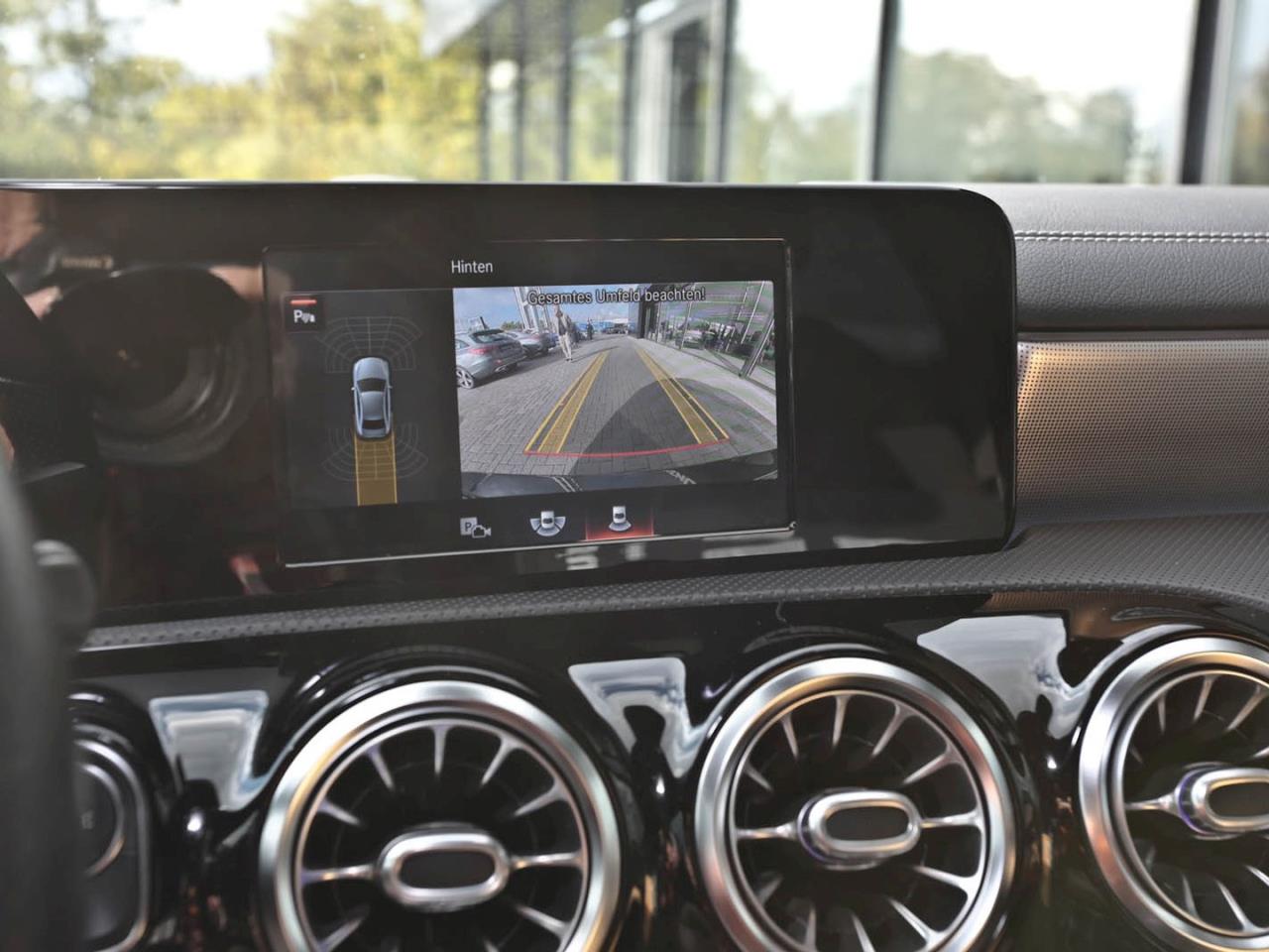 Mercedes-Benz A 250 e Limousine AMG Night MBUX Paket Kamera