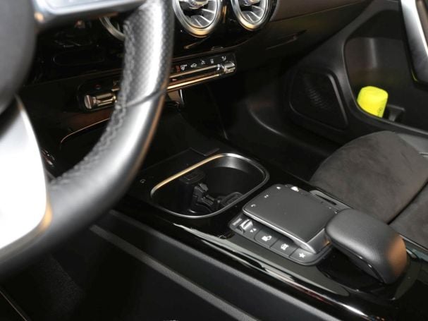 Mercedes-Benz A 250 e Limousine AMG Night MBUX Paket Kamera Mercedes-Benz A 250 e Limousine AMG Night MBUX Paket Kamera