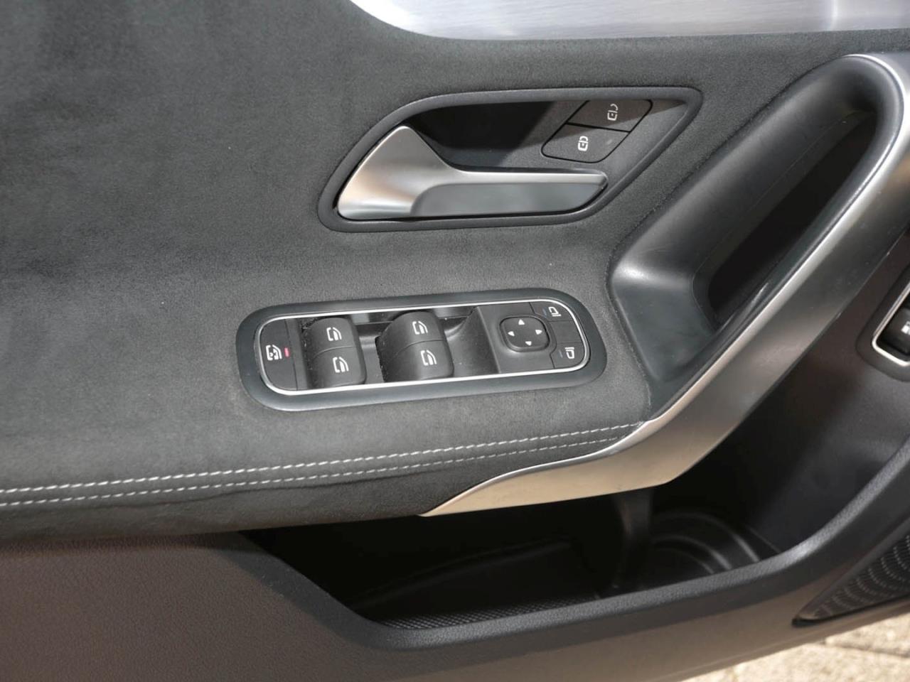 Mercedes-Benz A 250 e Limousine AMG Night MBUX Paket Kamera Mercedes-Benz A 250 e Limousine AMG Night MBUX Paket Kamera