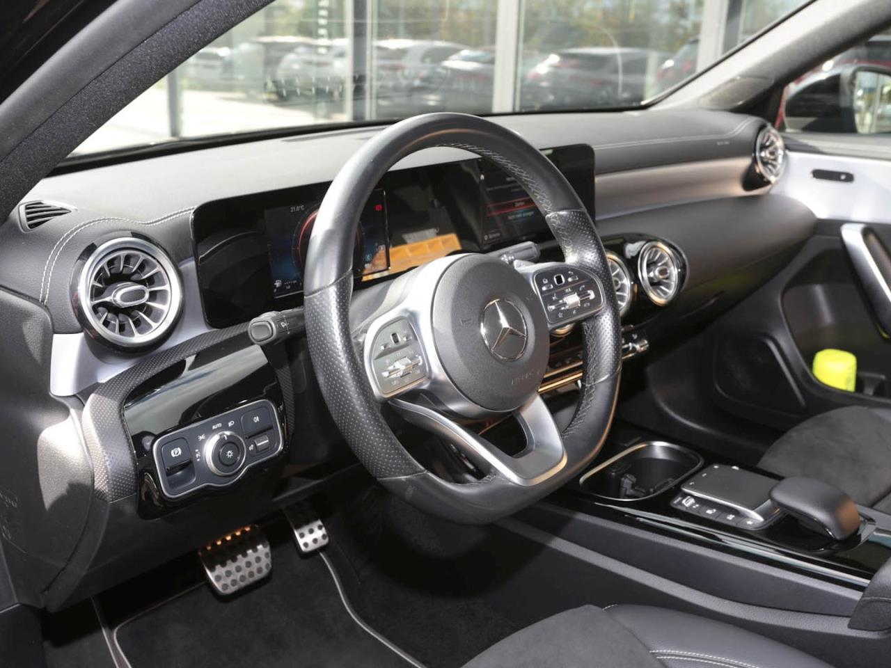 Mercedes-Benz A 250 e Limousine AMG Night MBUX Paket Kamera Mercedes-Benz A 250 e Limousine AMG Night MBUX Paket Kamera