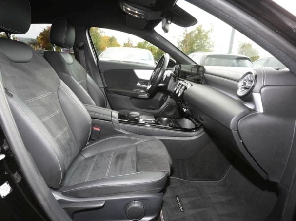 Mercedes-Benz A 250 e Limousine AMG Night MBUX Paket Kamera Mercedes-Benz A 250 e Limousine AMG Night MBUX Paket Kamera