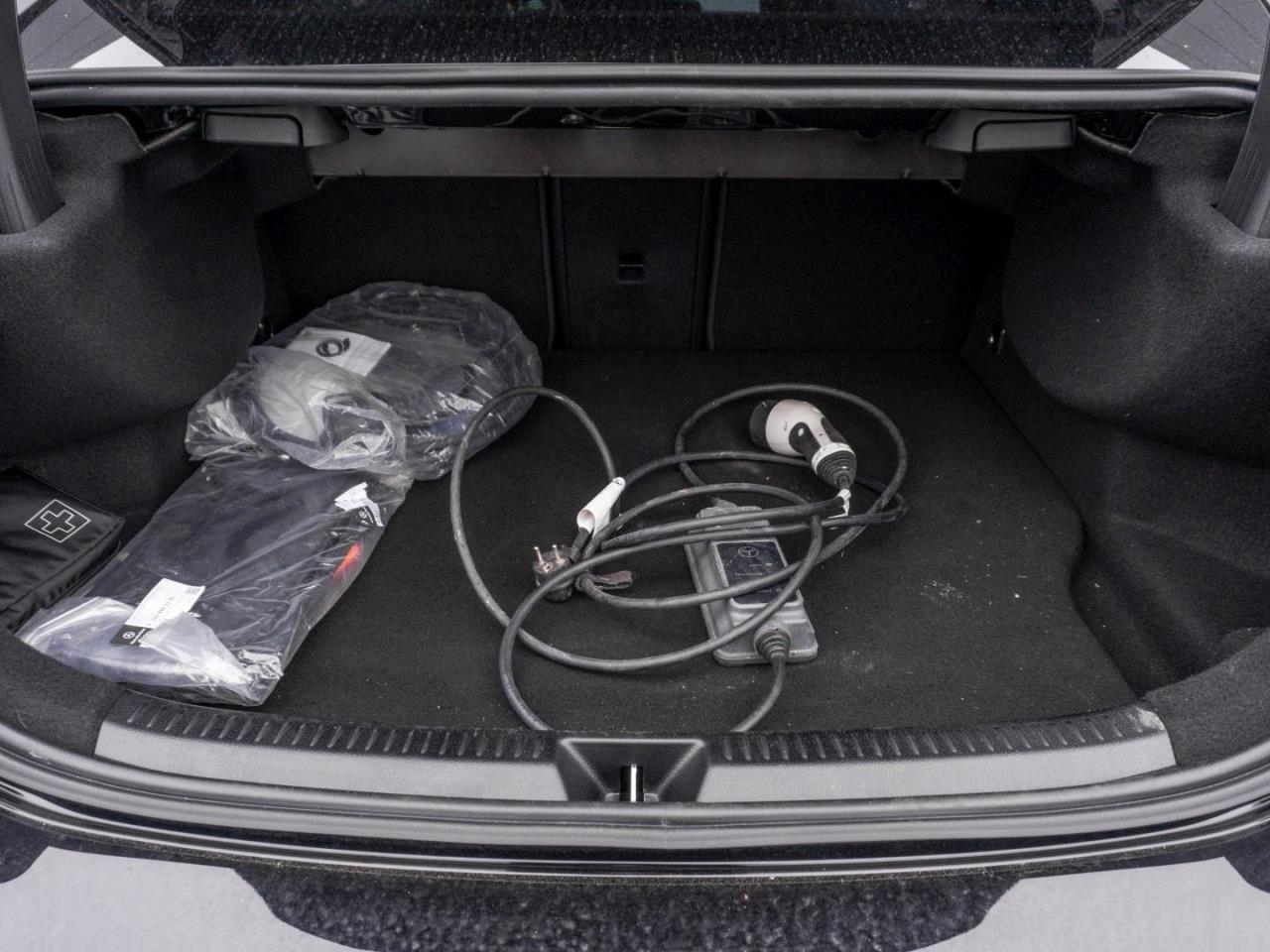 Mercedes-Benz A 250 e Limousine AMG Night MBUX Navi Kamera