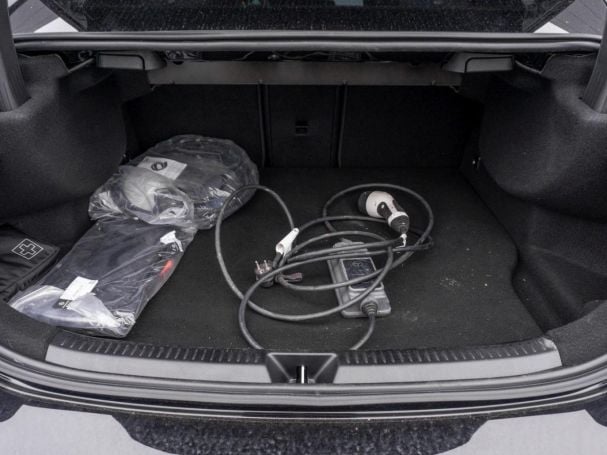 Mercedes-Benz A 250 e Limousine AMG Night MBUX Navi Kamera