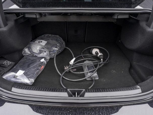 Mercedes-Benz A 250 e Limousine AMG Night MBUX Navi Kamera