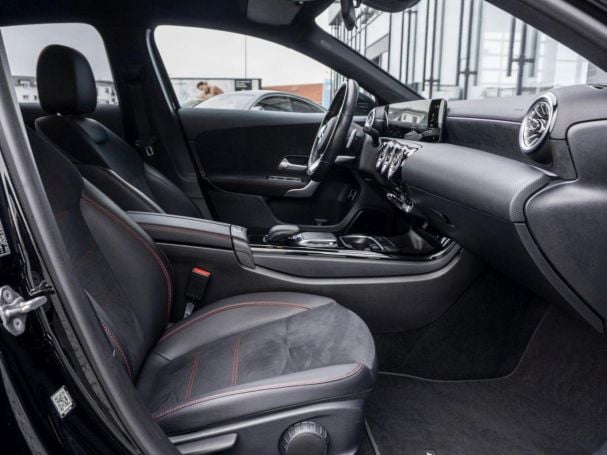 Mercedes-Benz A 250 e Limousine AMG Night MBUX Navi Kamera