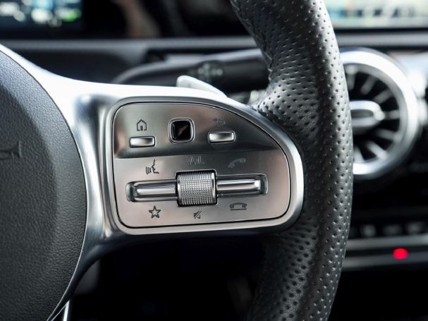 Mercedes-Benz A 250 e Limousine AMG Night Panorama Spur-Paket