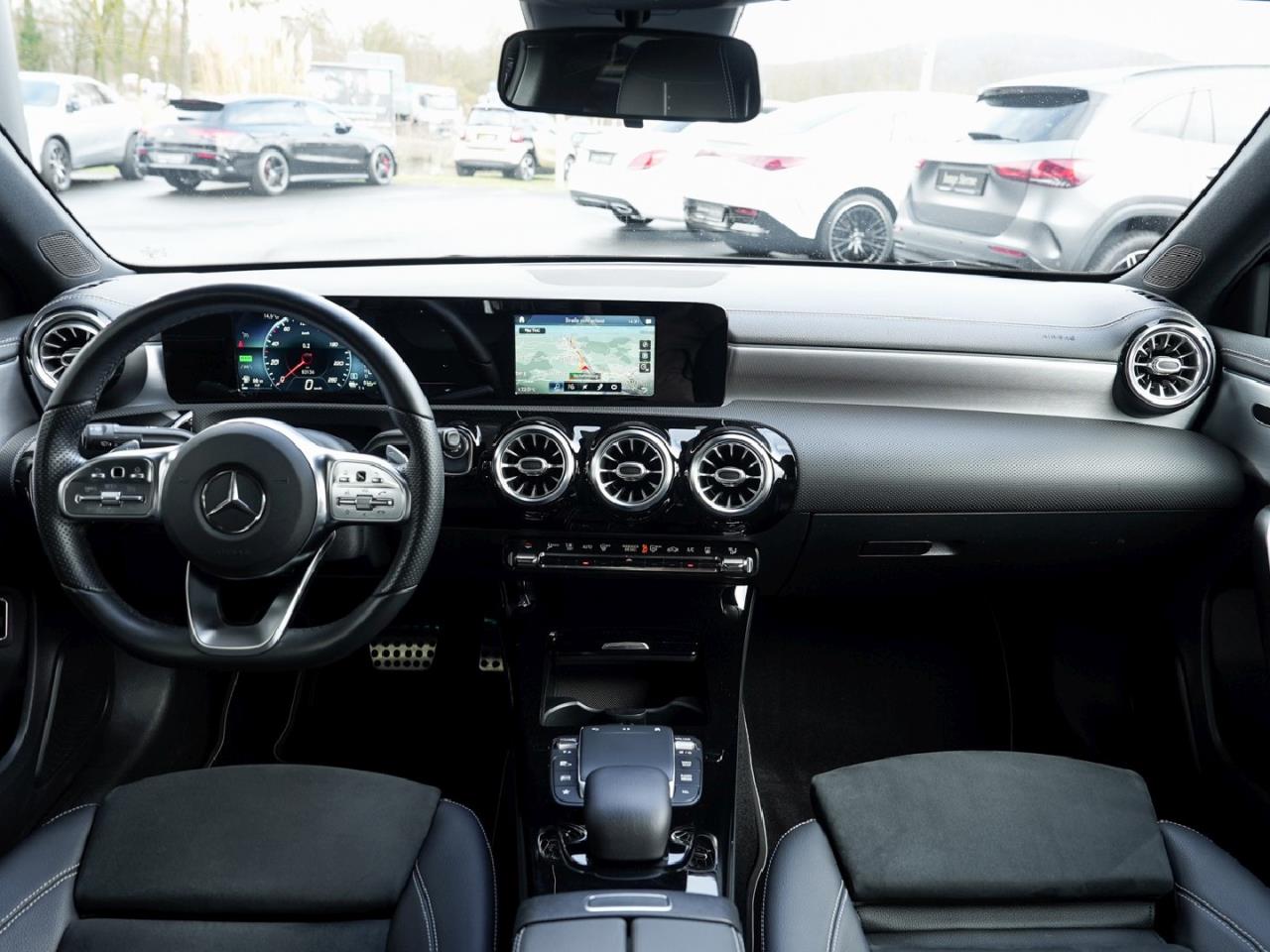 Mercedes-Benz A 250 e Limousine AMG Night Panorama Spur-Paket