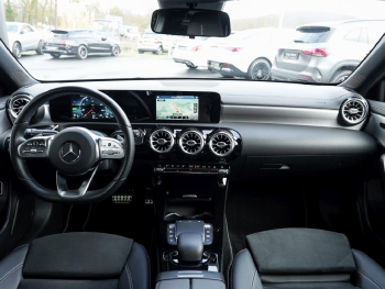 Mercedes-Benz A 250 e Limousine AMG Night Panorama Spur-Paket