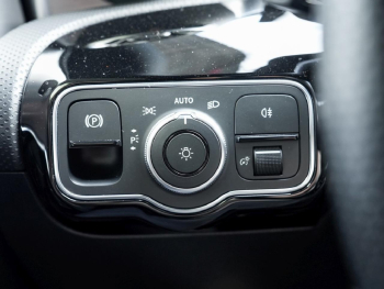 Mercedes-Benz A 250 e Limousine AMG Night Panorama Spur-Paket