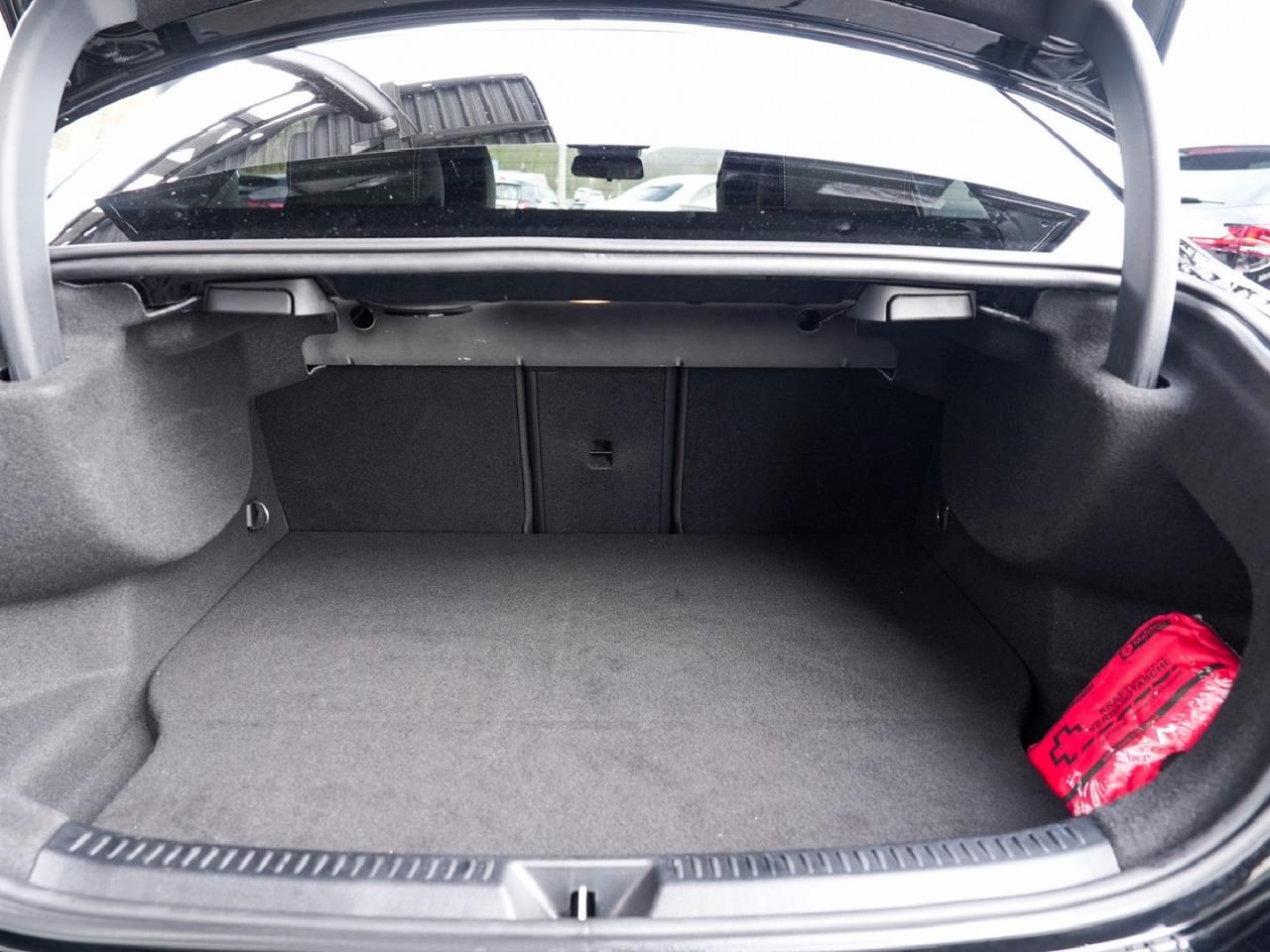 Mercedes-Benz A 250 e Limousine AMG Night Panorama Spur-Paket