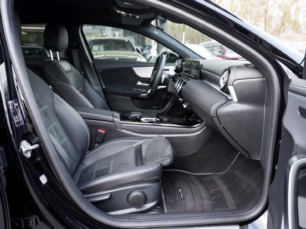 Mercedes-Benz A 250 e Limousine AMG Night Panorama Spur-Paket