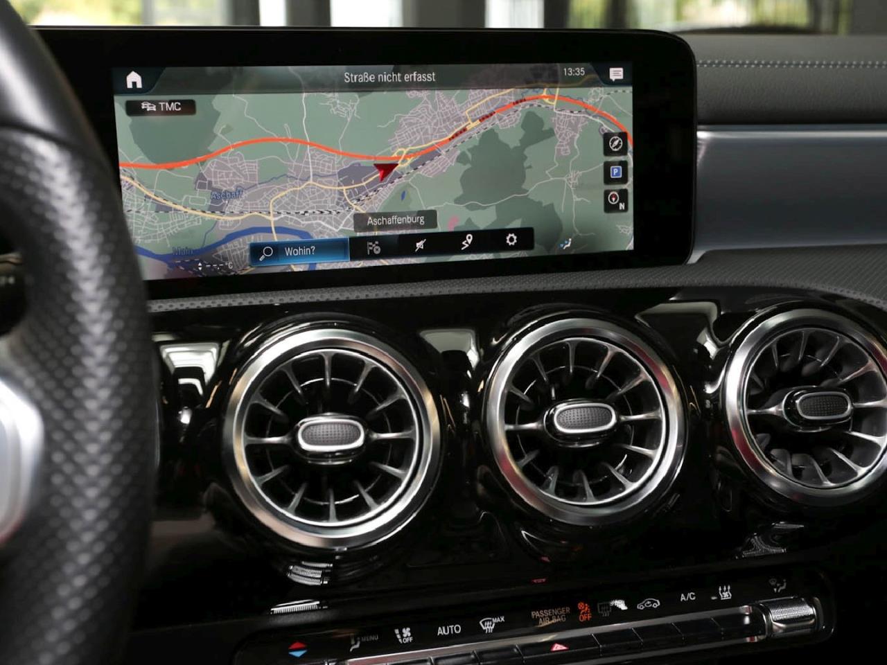 Mercedes-Benz A 250 e Limousine AMG Night Panorama Kamera AHK Mercedes-Benz A 250 e Limousine AMG Night Panorama Kamera AHK