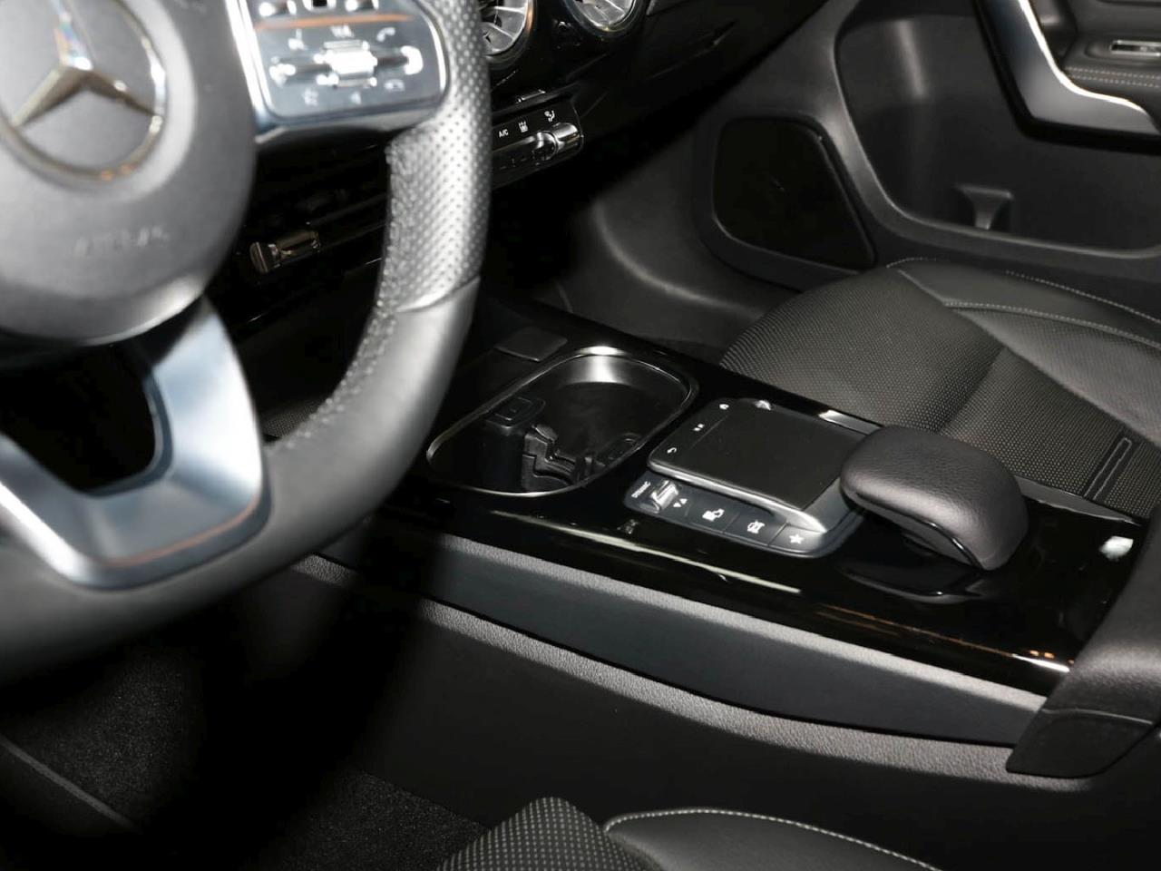 Mercedes-Benz A 250 e Limousine AMG Night Panorama Kamera AHK