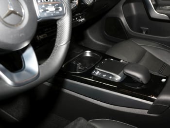 Mercedes-Benz A 250 e Limousine AMG Night Panorama Kamera AHK Mercedes-Benz A 250 e Limousine AMG Night Panorama Kamera AHK