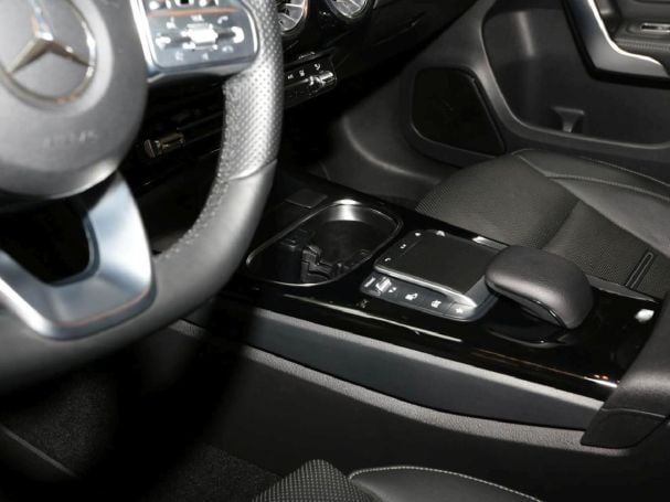 Mercedes-Benz A 250 e Limousine AMG Night Panorama Kamera AHK Mercedes-Benz A 250 e Limousine AMG Night Panorama Kamera AHK