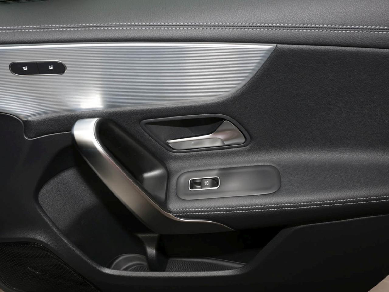 Mercedes-Benz A 250 e Limousine AMG Night Panorama Kamera AHK