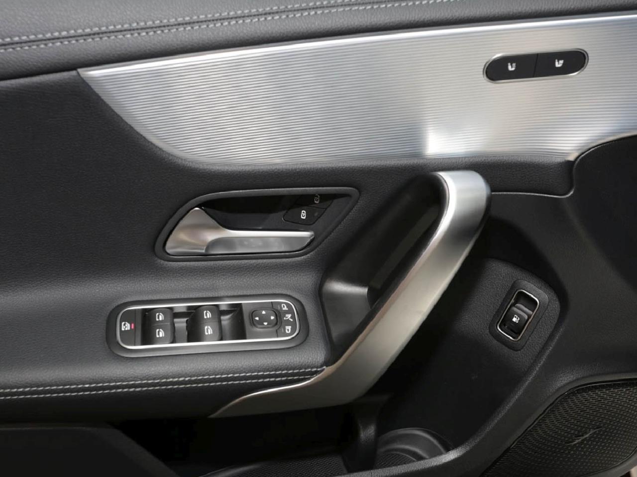 Mercedes-Benz A 250 e Limousine AMG Night Panorama Kamera AHK