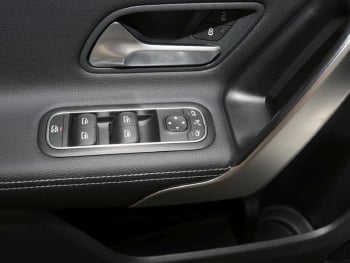 Mercedes-Benz A 250 e Limousine AMG Night Panorama Kamera AHK Mercedes-Benz A 250 e Limousine AMG Night Panorama Kamera AHK