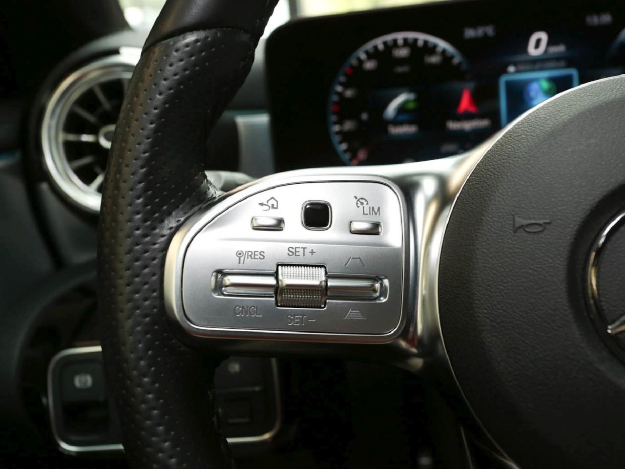 Mercedes-Benz A 250 e Limousine AMG Night Panorama Kamera AHK