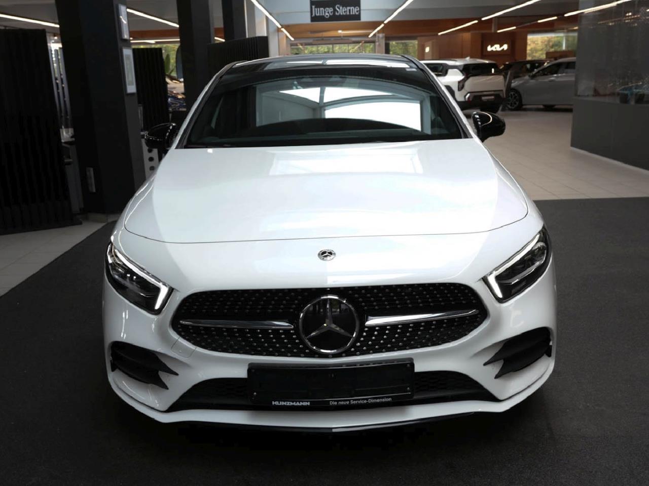 Mercedes-Benz A 250 e Limousine AMG Night Panorama Kamera AHK