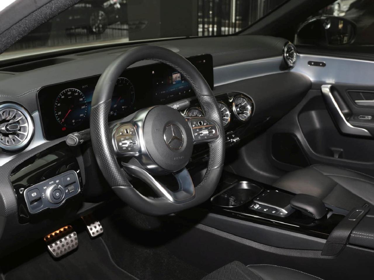 Mercedes-Benz A 250 e Limousine AMG Night Panorama Kamera AHK