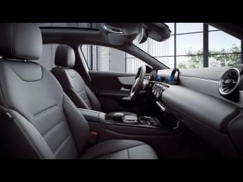 Mercedes-Benz A 250 e Limousine AMG Night Panorama Kamera AHK