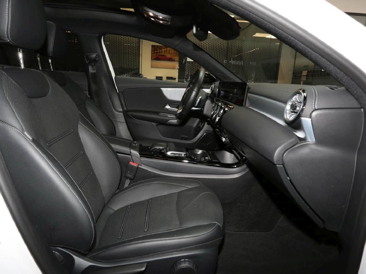 Mercedes-Benz A 250 e Limousine AMG Night Panorama Kamera AHK