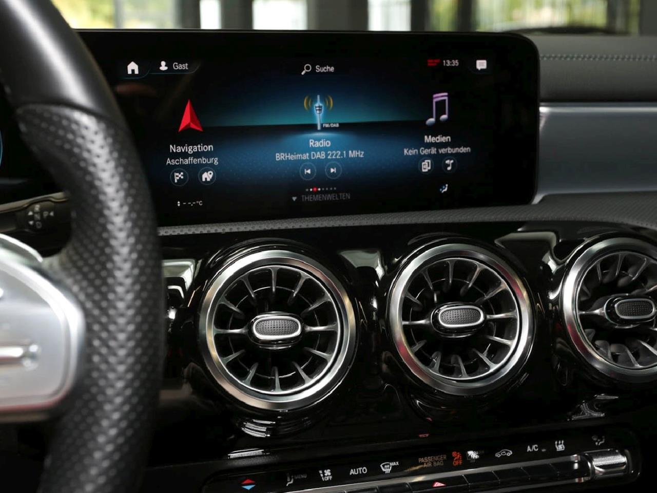 Mercedes-Benz A 250 e Limousine AMG Night Panorama Kamera AHK