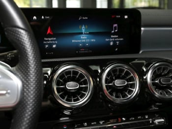 Mercedes-Benz A 250 e Limousine AMG Night Panorama Kamera AHK