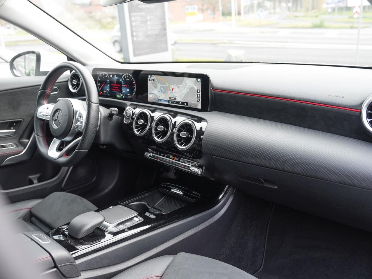 Mercedes-Benz A 250 e Limousine AMG MBUX Navi AHK ParkP Klima