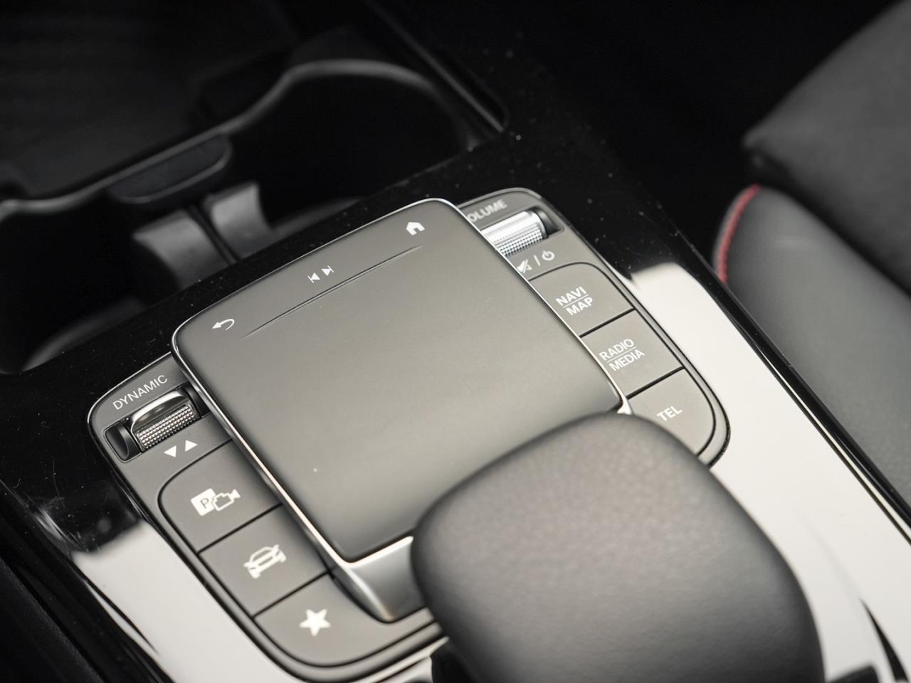 Mercedes-Benz A 250 e Limousine AMG MBUX Navi AHK ParkP Klima