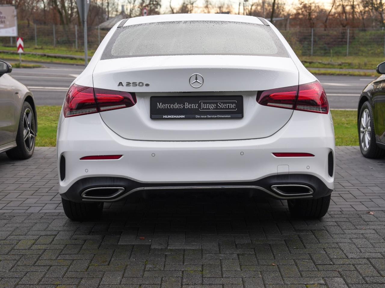 Mercedes-Benz A 250 e Limousine AMG MBUX Navi AHK ParkP Klima