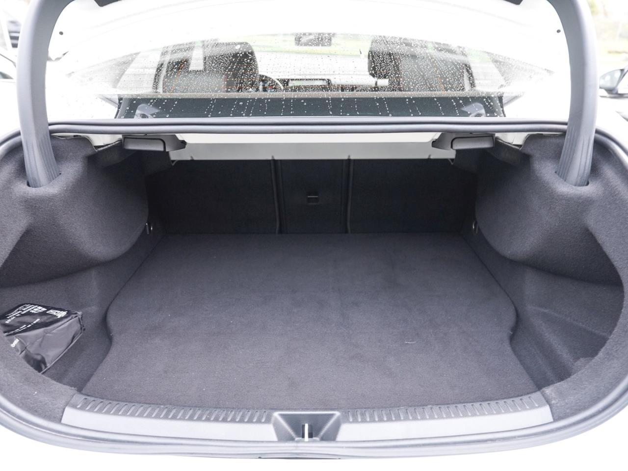 Mercedes-Benz A 250 e Limousine AMG MBUX Navi AHK ParkP Klima