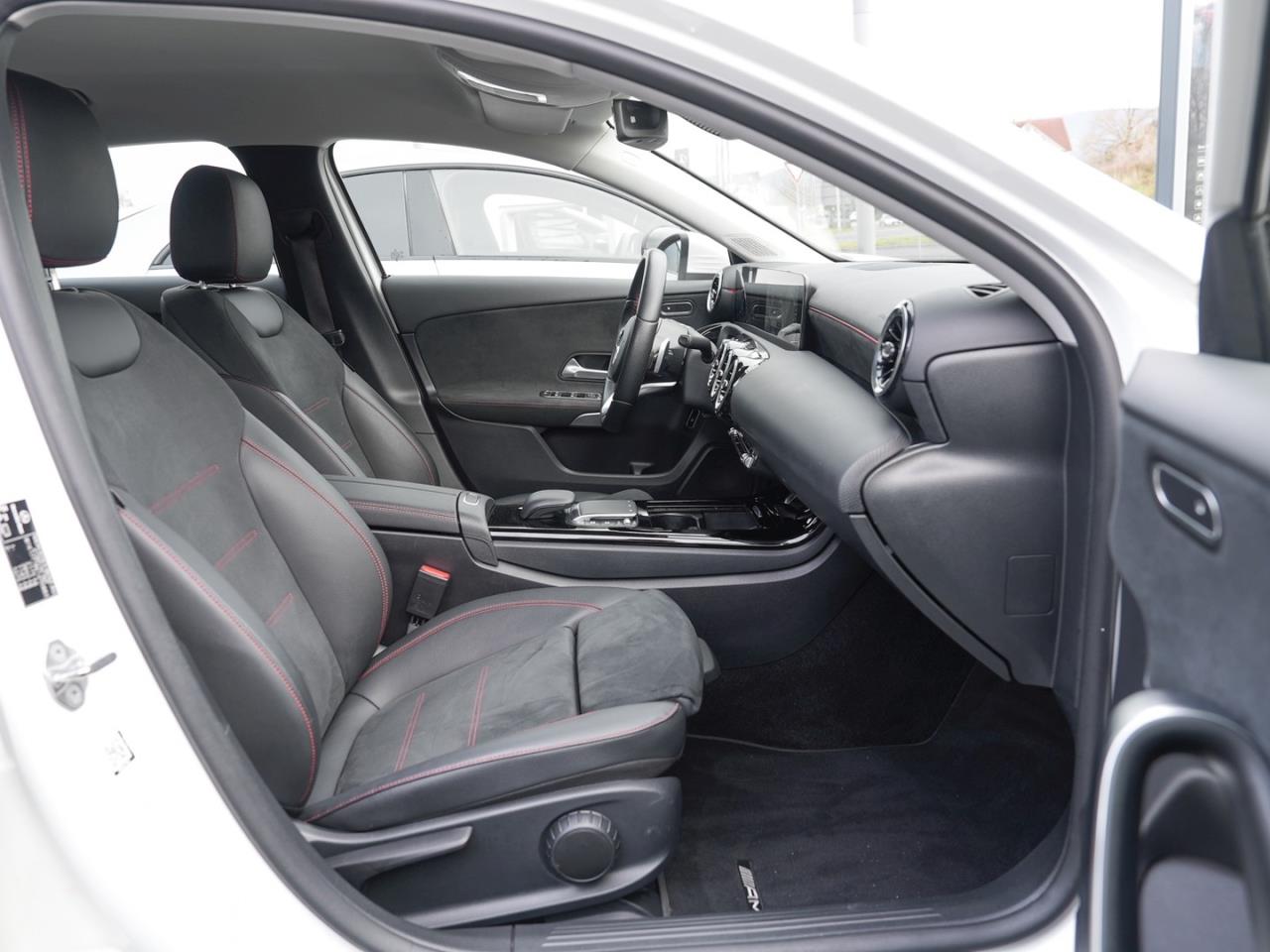 Mercedes-Benz A 250 e Limousine AMG MBUX Navi AHK ParkP Klima