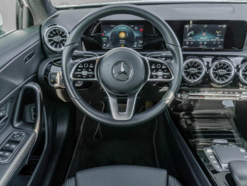 Mercedes-Benz A 250 e Limousine Progressive Navi Park-Assist